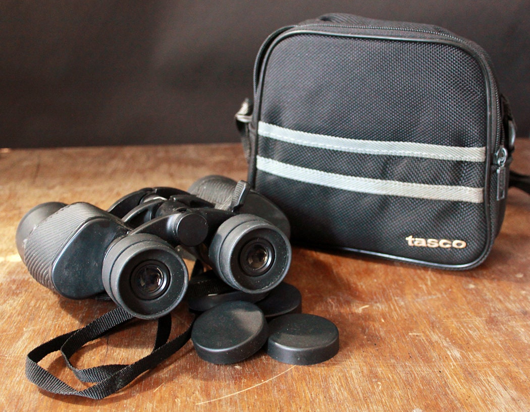 Binoculars with wide-tele zoom (4x - 7x) with case