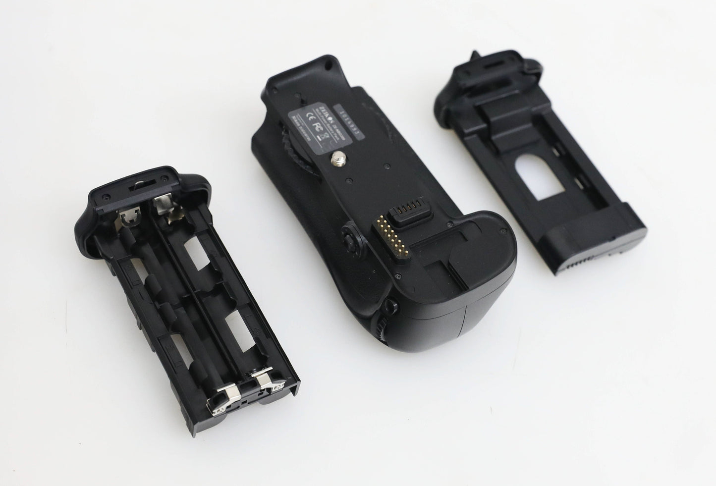 Zeiks Professional Multi-Power Battery Pack for Nikon D300/D300S/D700