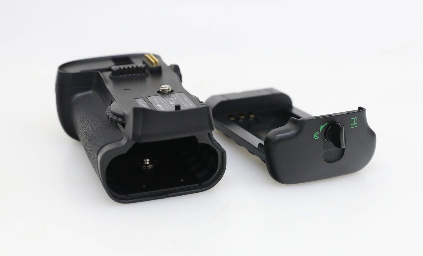 Zeiks Professional Multi-Power Battery Pack for Nikon D300/D300S/D700