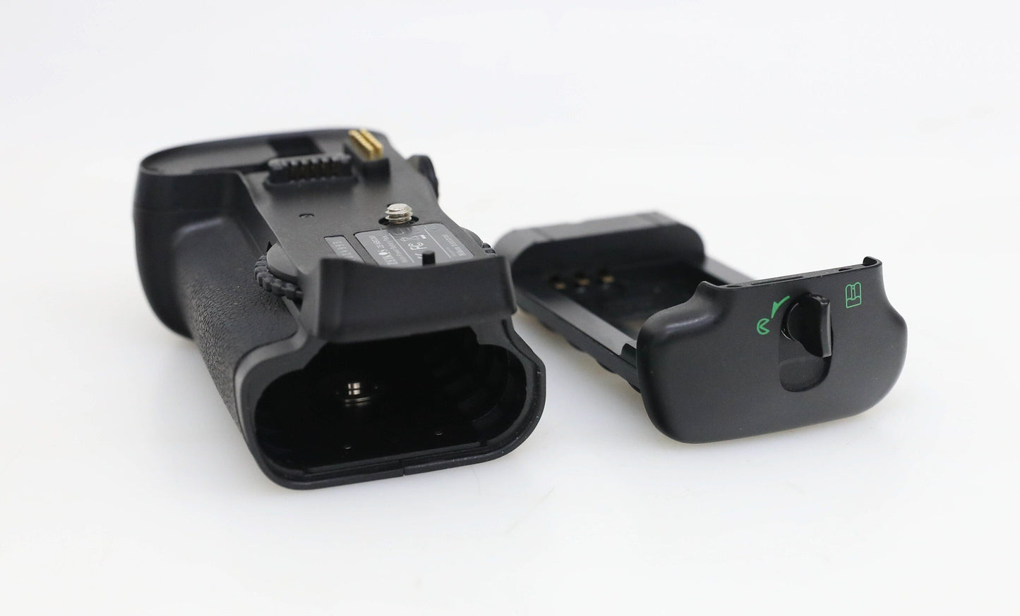 Zeiks Professional Multi-Power Battery Pack for Nikon D300/D300S/D700