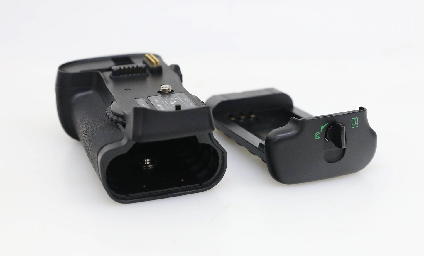 Zeiks Professional Multi-Power Battery Pack for Nikon D300/D300S/D700