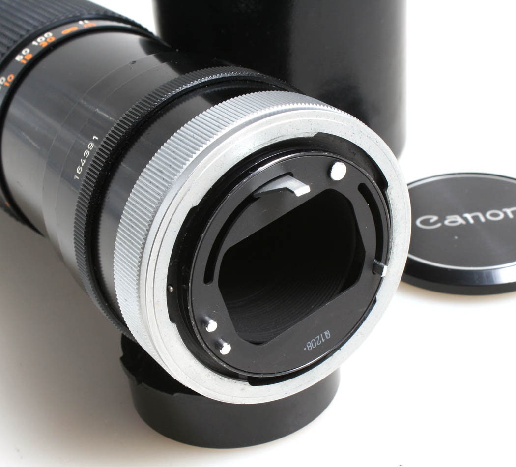 100-200mm F5.6 Canon FD Lens in Original Case