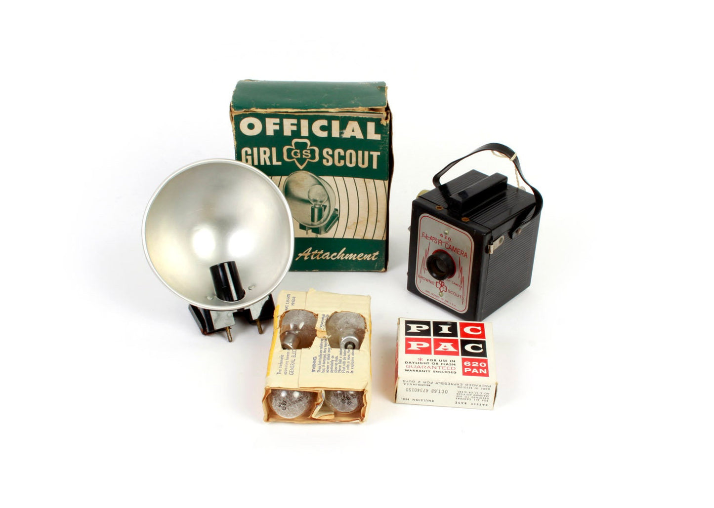 Official Girl Scout 4 Brownie Camera w/ Flash, Bulbs & Film