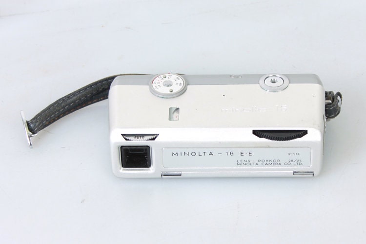 16mm Film Spy Camera Minolta 16 EE w Case + B&W Film + Extra Cartridge