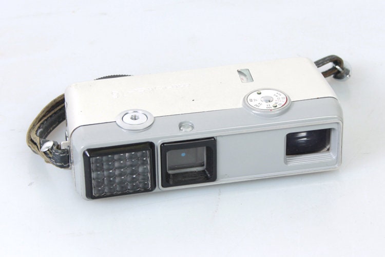 16mm Film Spy Camera Minolta 16 EE w Case + B&W Film + Extra Cartridge