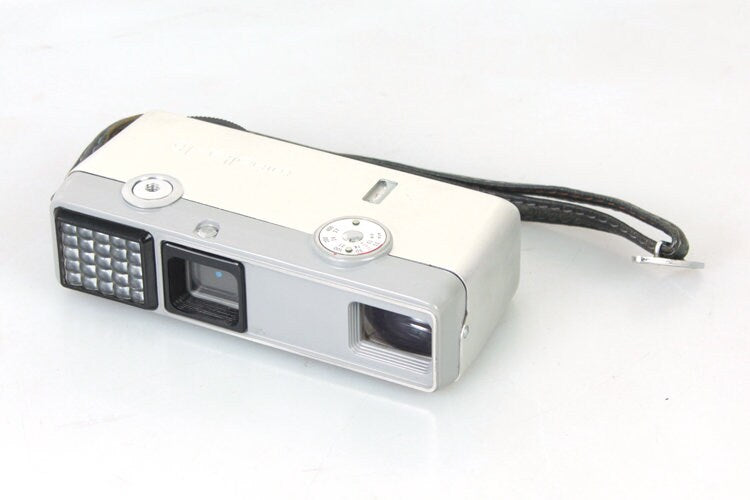 16mm Film Spy Camera Minolta 16 EE w Case + B&W Film + Extra Cartridge