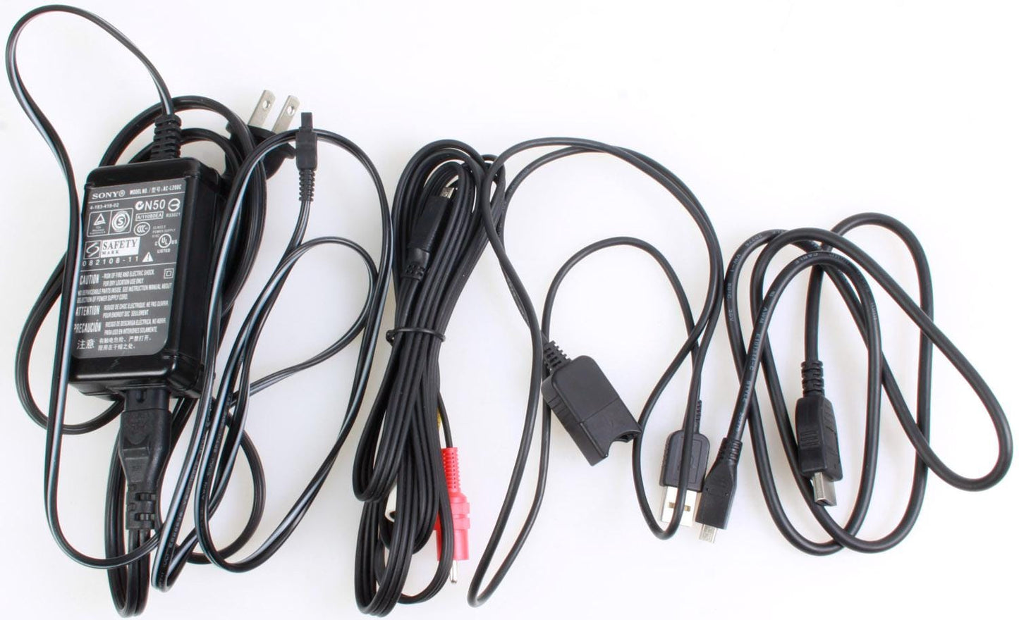 Sony Handycam w/ Built in Projector, Batteries, Cords, Case