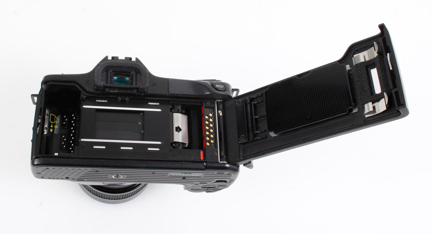 Minolta Maxxum Dynax 7000i Point and Shoot 35mm Film Camera with 35-70mm Lens