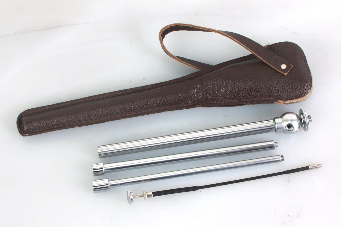 Minox Metal Table Top Tripod 35gl/gt/cd/pl/al/pe/touring/el/mb w Leather Case