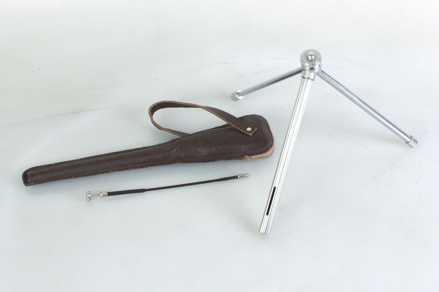 Minox Metal Table Top Tripod 35gl/gt/cd/pl/al/pe/touring/el/mb w Leather Case