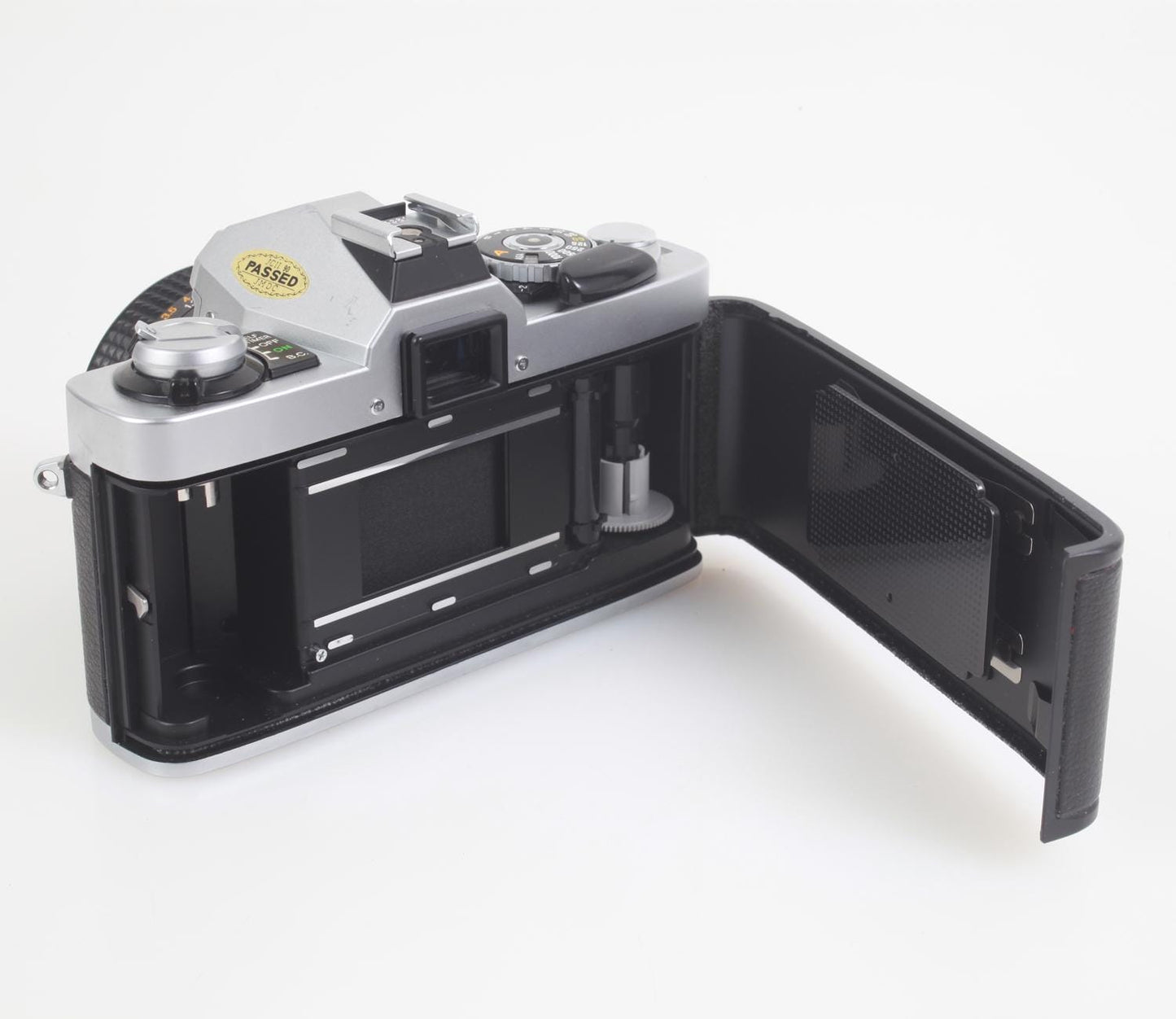 Minolta XG9 Student 35mm Film Camera w/50mm Lens and Kodacolor 100 Roll of Film