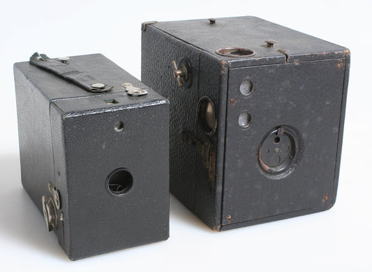 BOX CAMERAS, SET OF 2, VINTAGE ORIGINALS