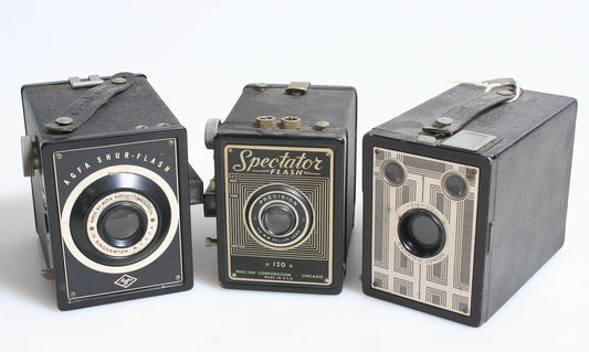 BOX CAMERA LOT, MIXED FILM SIZES, SET OF 3 DISPLAY