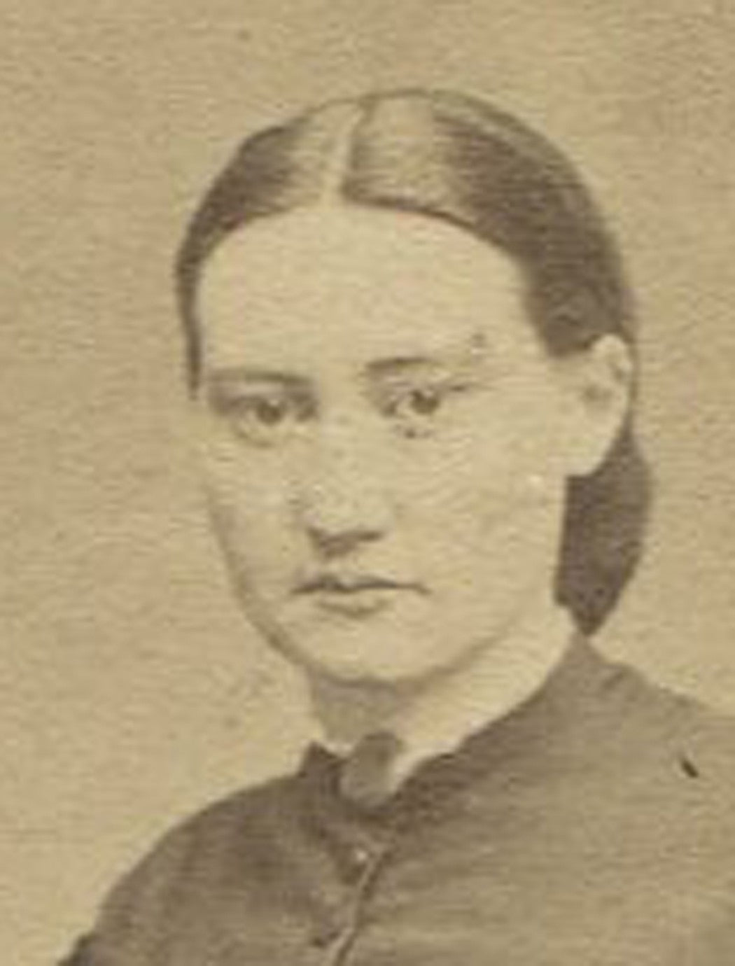 LOVELY WOMAN IN VELVET ACCENTED DRESS. GREAT MAKER MARK. CDV. ALLEGHENY, PA.