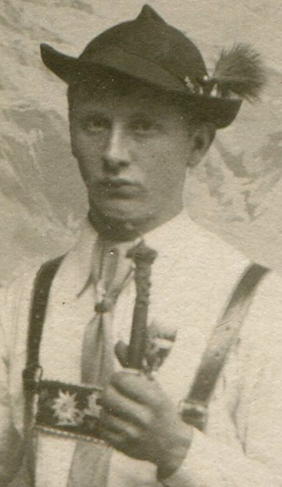 MAN IN LEDERHOSEN WITH PIPE. CDV. GERMANY.