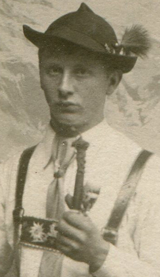 MAN IN LEDERHOSEN WITH PIPE. CDV. GERMANY.