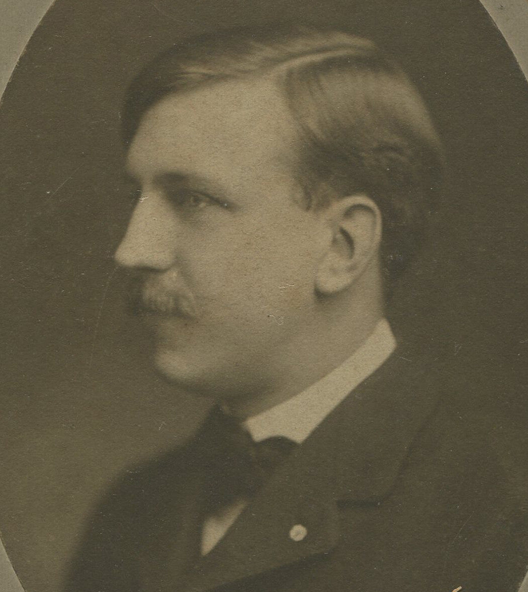 PROFILE OF MAN WITH MUSTACHE, SOFT FOCUS. SILVER PRINT CIRCA 1900.