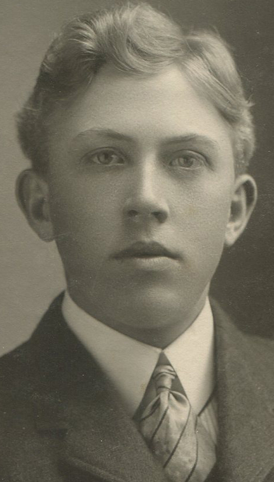 HANDSOME YOUNG MAN IN BEAUTIFULLY LIGHTED SILVER PRINT CIRCA 1900.