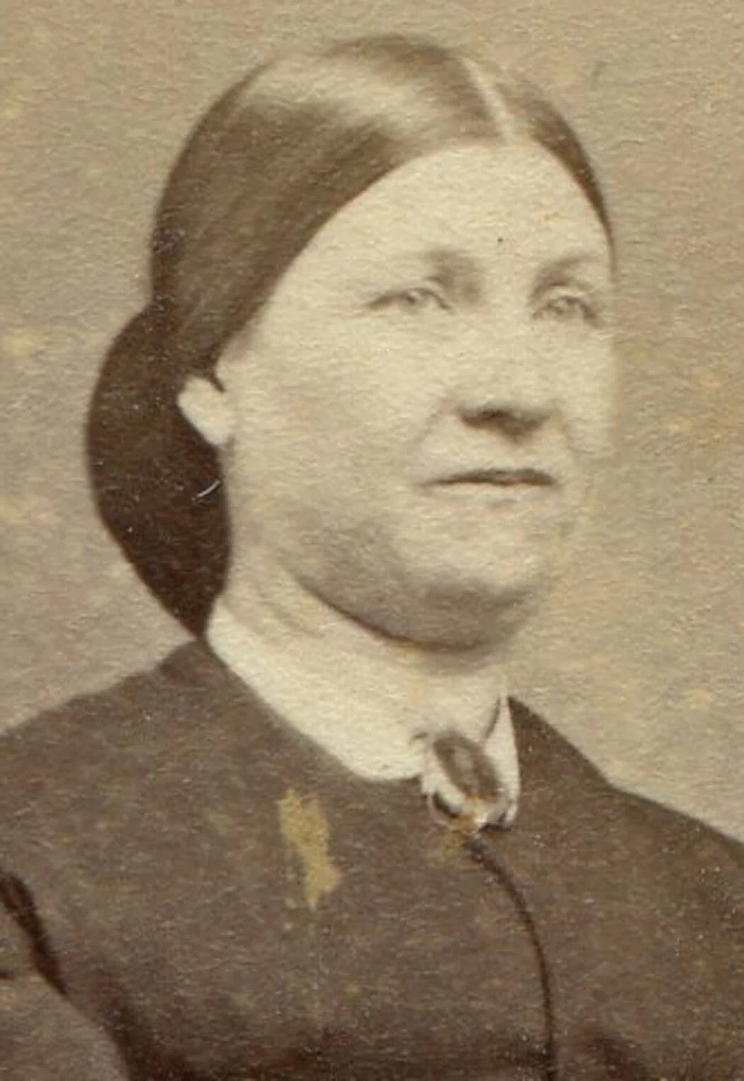 CIVIL WAR ERA CDV. WOMAN, GENEROUS PROPORTIONS, SEATED POSE. WEST ANDOVER, OHIO