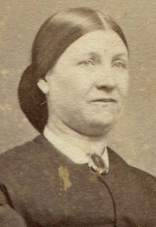 CIVIL WAR ERA CDV. WOMAN, GENEROUS PROPORTIONS, SEATED POSE. WEST ANDOVER, OHIO