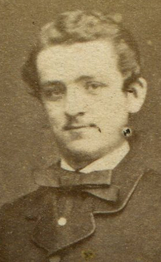 MAN IN VERY CONFIDENT STANDING POSE. UNIQUE. CDV.