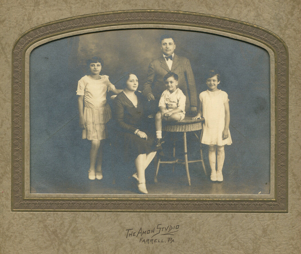 FAMILY PORTRAIT, SILVER PRINT IN FOLDER. PHOTO CIRCA 1920-40. FARRELL, PA.
