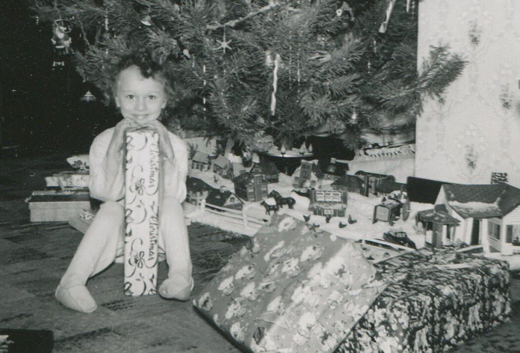 CHRISTMAS PHOTOS. GIRL WITH PRESENTS. MOSTLY SAD CHRISTMAS TREES. 5 SET B W.