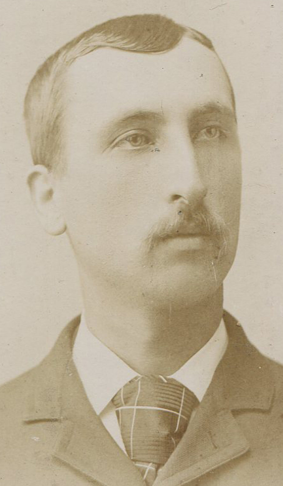 LONG FACED MAN WITH LARGE TIE KNOT. CABINET CARD, ALLEGHENY CITY, PA.