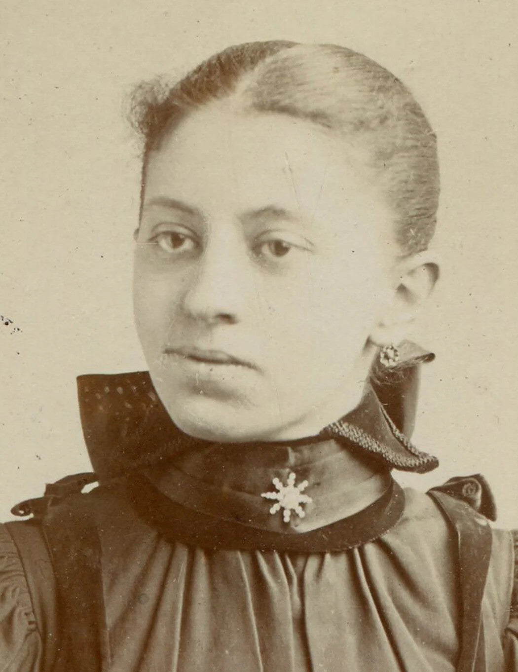 Vintage albumen portrait of a Beautiful Young Girl, African American - 1880s