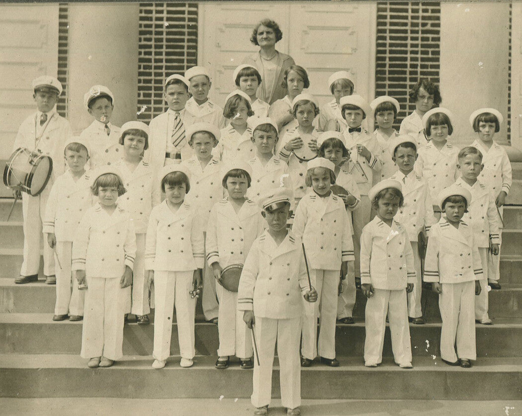 CHILDREN IN SAILOR OUTFITS, GROUP PHOTO. VINTAGE B W PRINT.