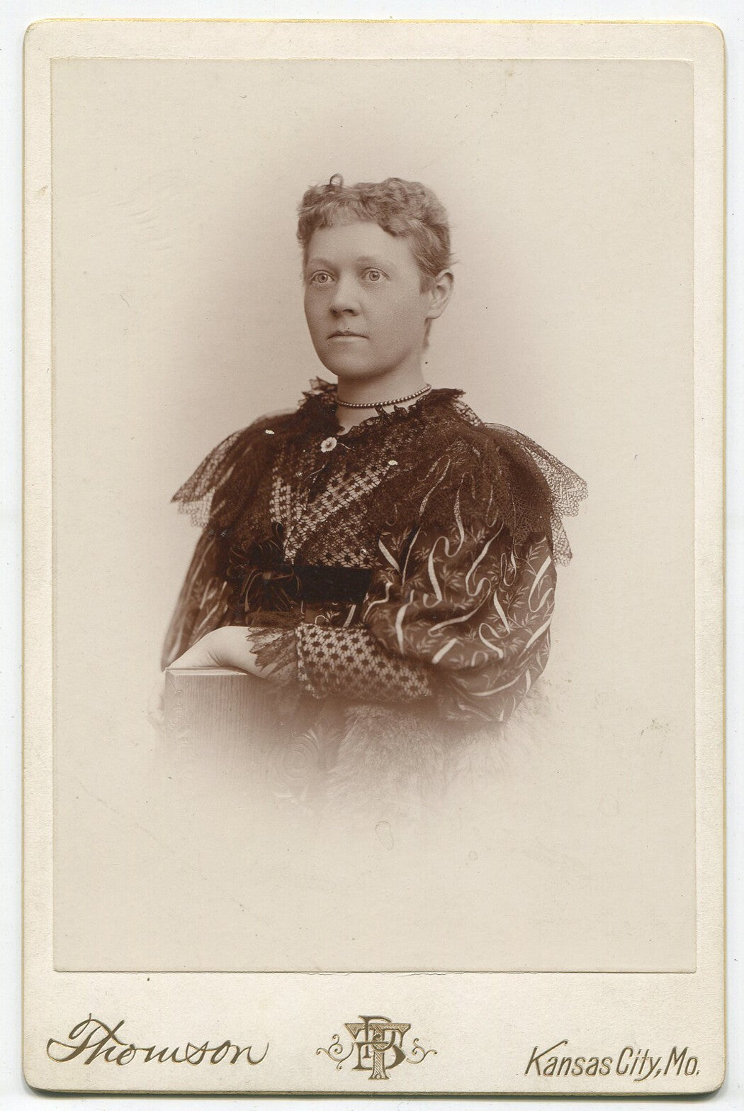 Vintage cabinet card portrait: Woman in busy patterned dress with lace shoulder