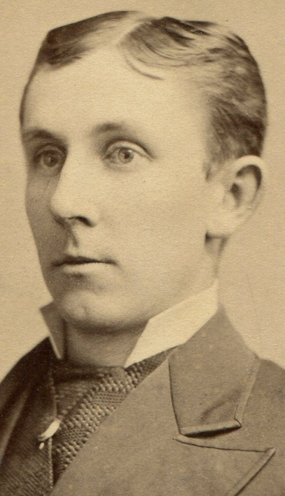 YOUNG MAN, VERY PLAIN FEATURES. SUIT W VERY WIDE LAPEL. CDV. POUGHKEEPSIE, N.Y.