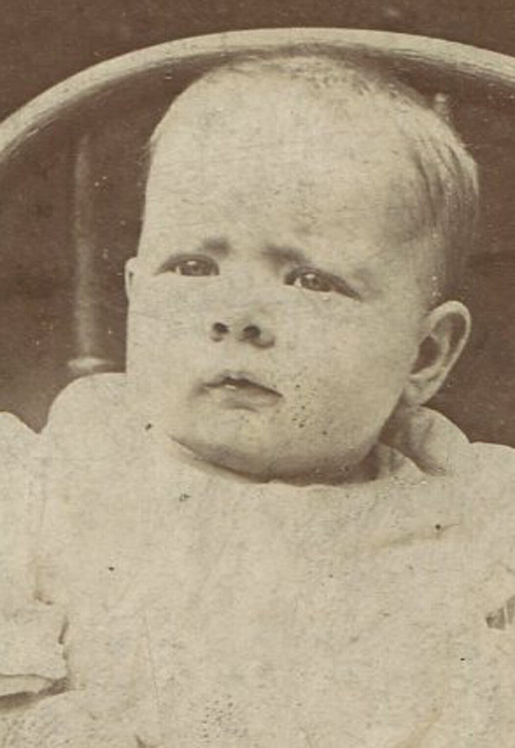 Vintage cabinet card photo: baby squinting, needs glasses, authentic late