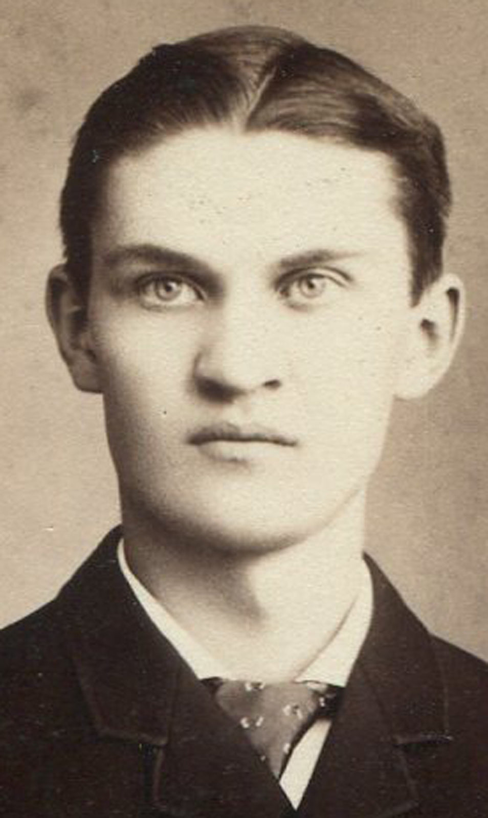 HANDSOME MAN WITH PRETTY EYES. CABINET CARD. HAMILTON, ONT. CANADA.