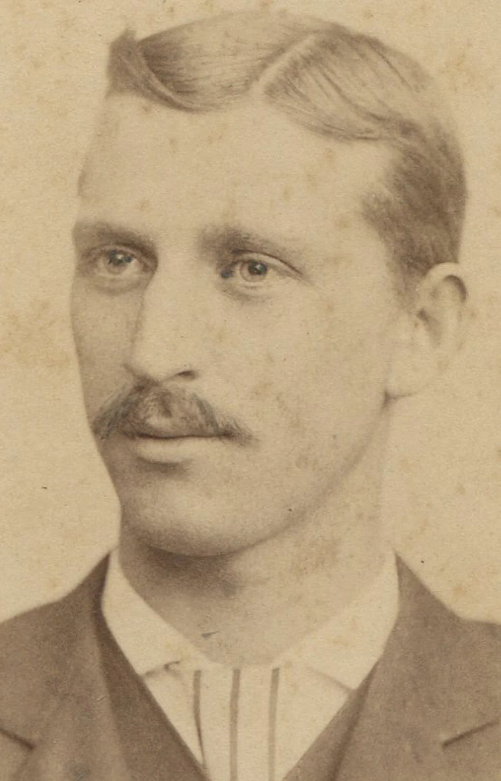 MAN IN THREE PIECE SUIT, STRIPED TIE, MUSTACHE. CABINET CARD. CHAMBERSBURG, PA.