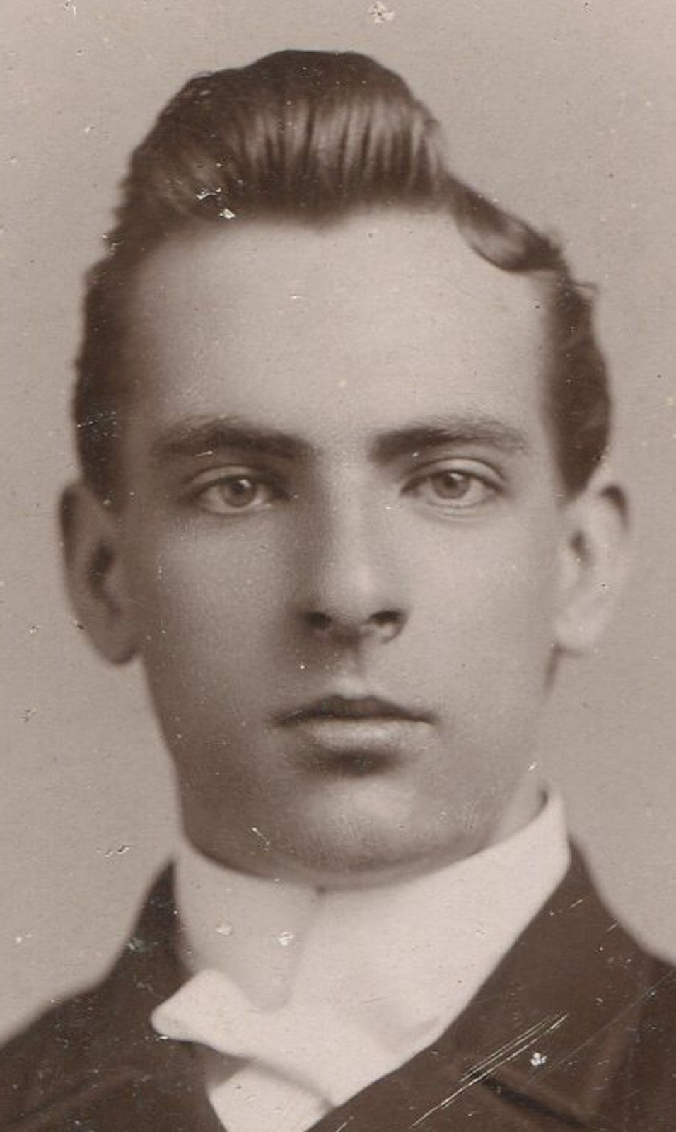 Vintage cabinet card photo: Young man with pompadour hairstyle, stylish 1900s
