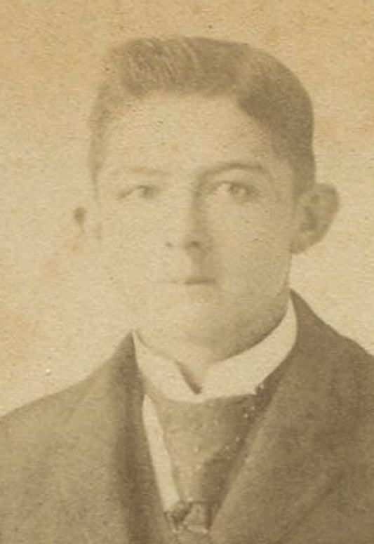 YOUNG MAN BETWEEN A ROCK AND A HARD PLACE. CABINET CARD. CRISFIELD, MO.