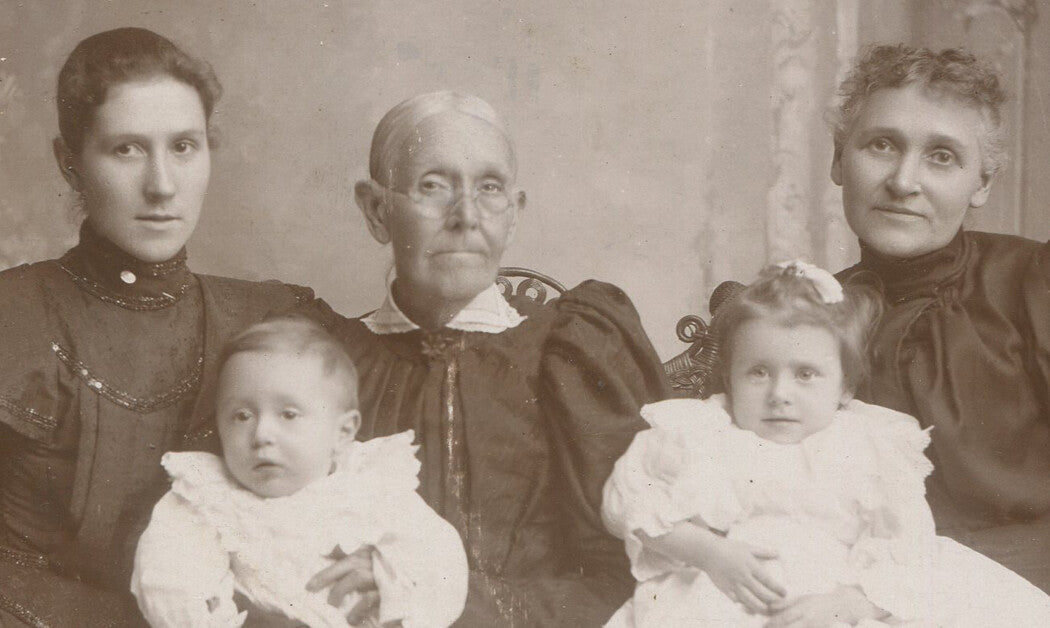 FOUR GENERATIONS OF FEMALE FAMILY MEMBERS. CABINET CARD. PITTSBURGH, PA.