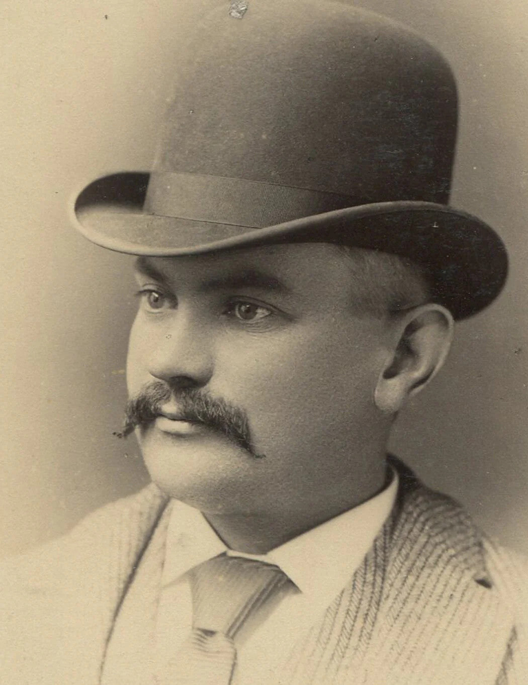 MAN IN BOWLER HAT, MUSTACHE. COULD BE A CRIMINAL. CABINET CARD. CHICAGO, ILL.