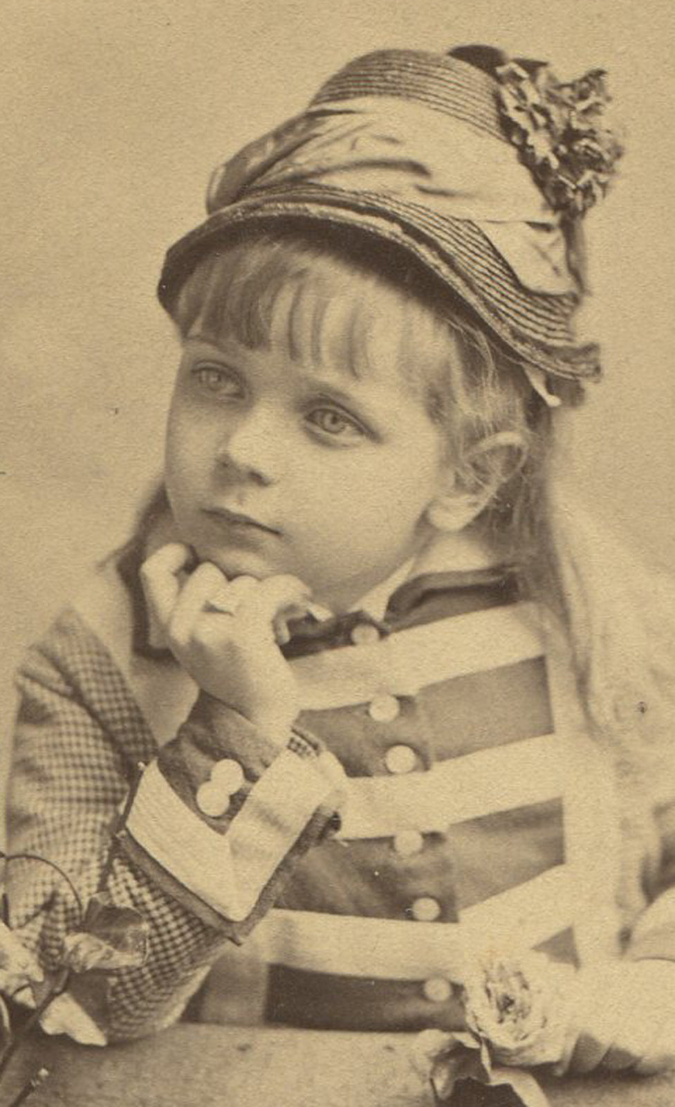 GIRL IN UNIFORM STYLE OUTFIT. THEATRICAL POSE. CABINET CARD. N.Y.