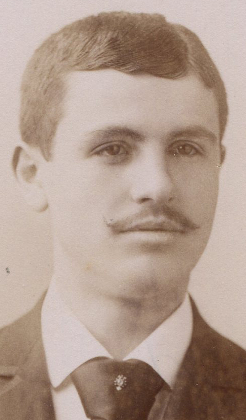 DARK FEATURED MAN WITH FUZZY MUSTACHE. CABINET CARD. MILWAUKEE, MINN.