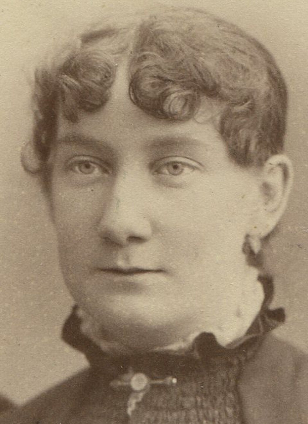 Vintage Cabinet Card Photo: Woman with Small Eyes & Curly Bangs, Waterbury, CT