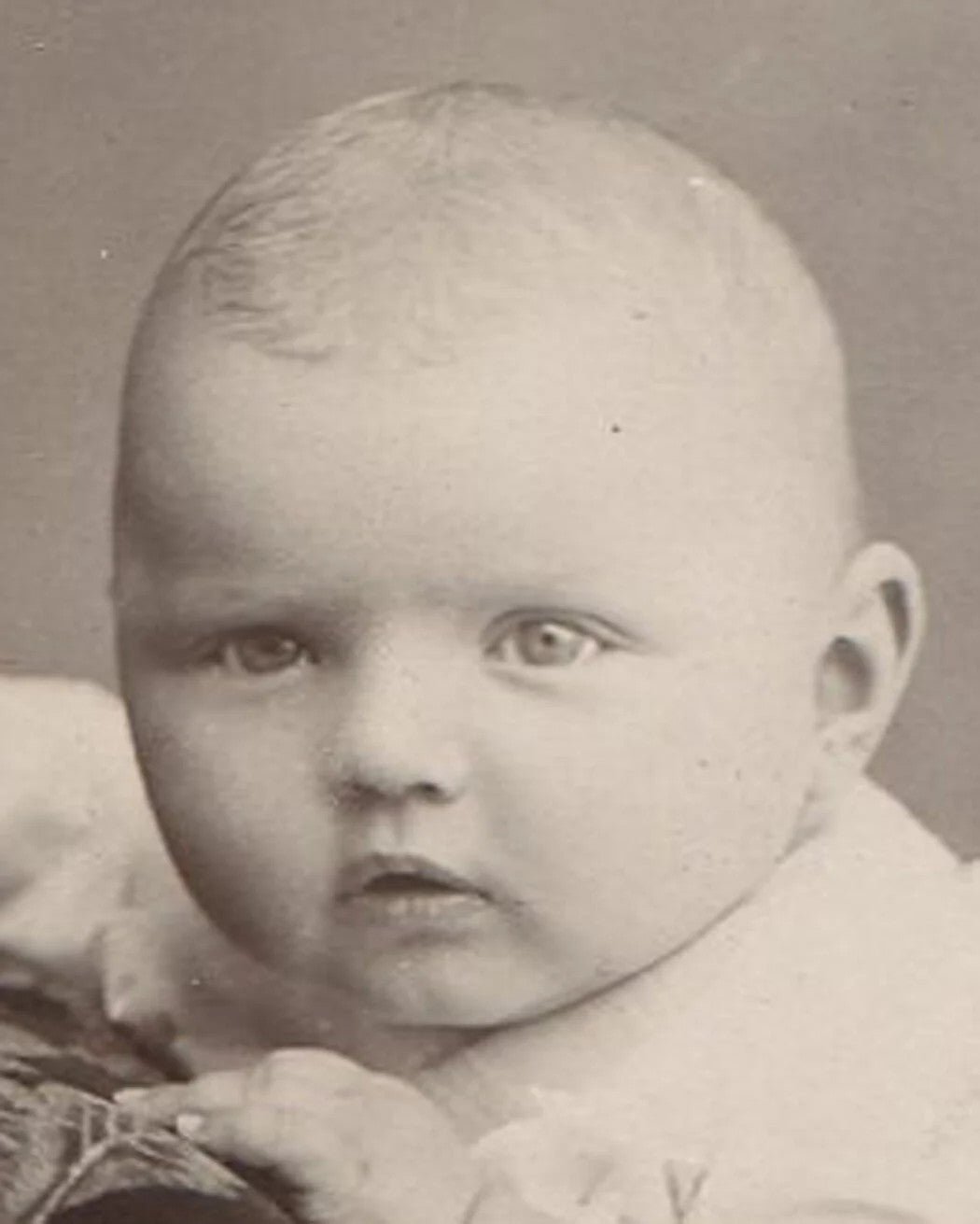 Vintage cabinet card: round-headed baby, Charlie Brown look-alike - Naperville,