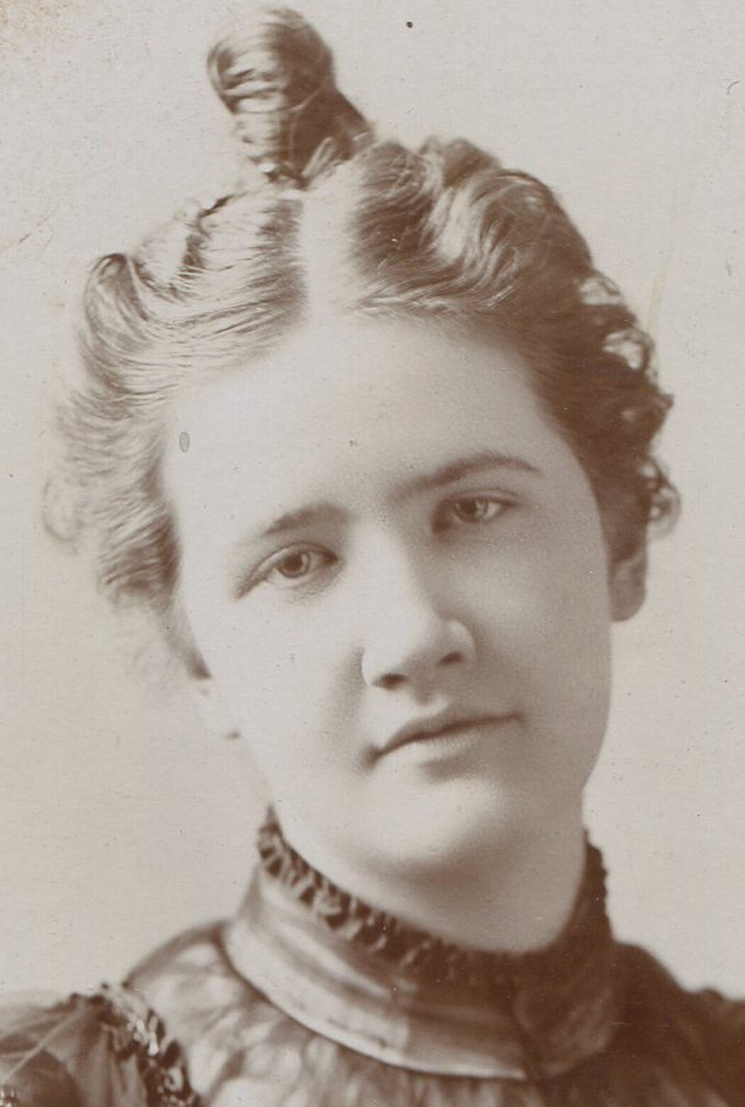 Vintage Cabinet Card Photo: Pretty Young Woman Hiding Antenna in Hair Twist,