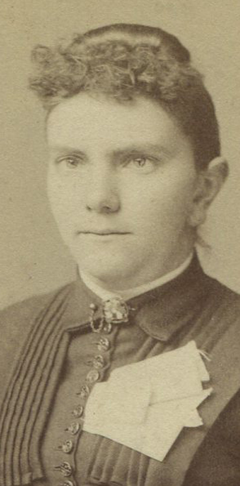 PLAIN LOOKING WOMAN WITH GUILTY EXPRESSION. CABINET CARD. CANTON, OHIO.
