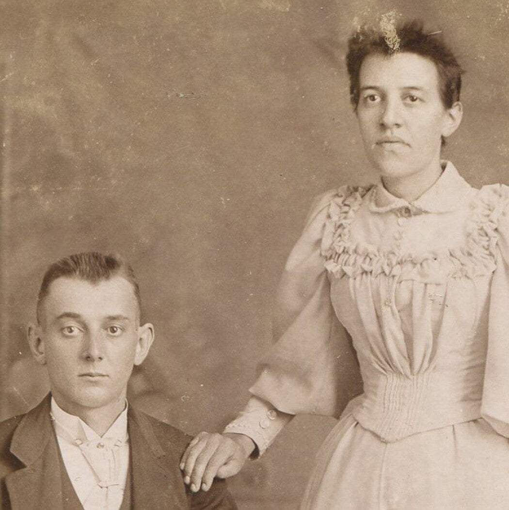 Vintage cabinet card Startled Couple, Affectionate Pose from Somerset PA |