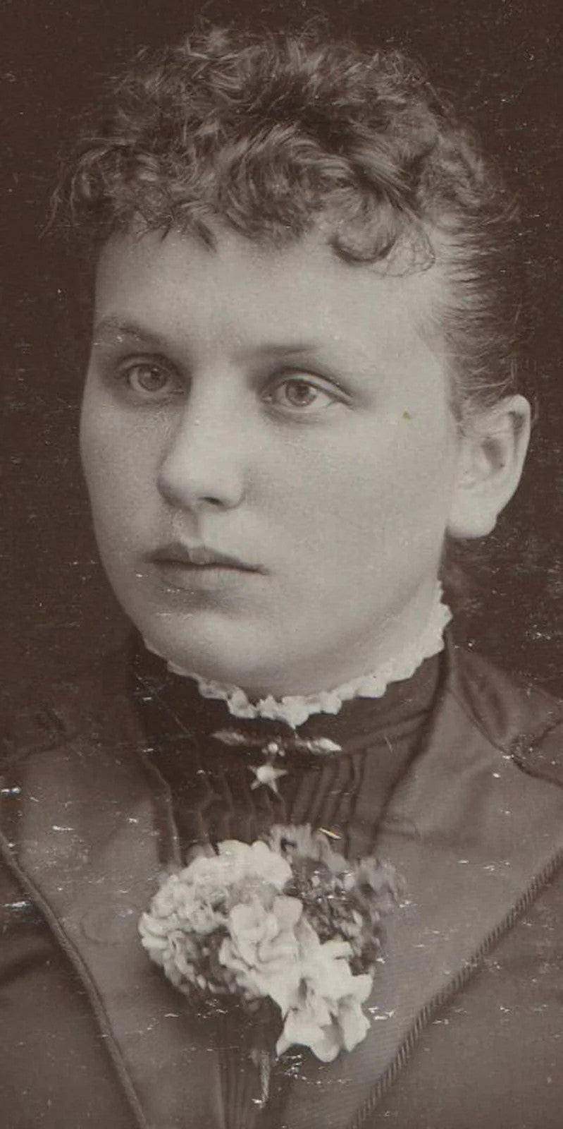 Vintage cabinet card portrait: woman with corsage, earnest expression -- Story