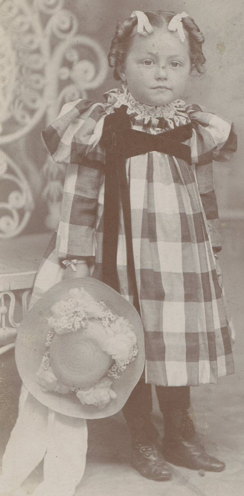 Vintage cabinet card photo: charming young girl with ringlet curls and hat,