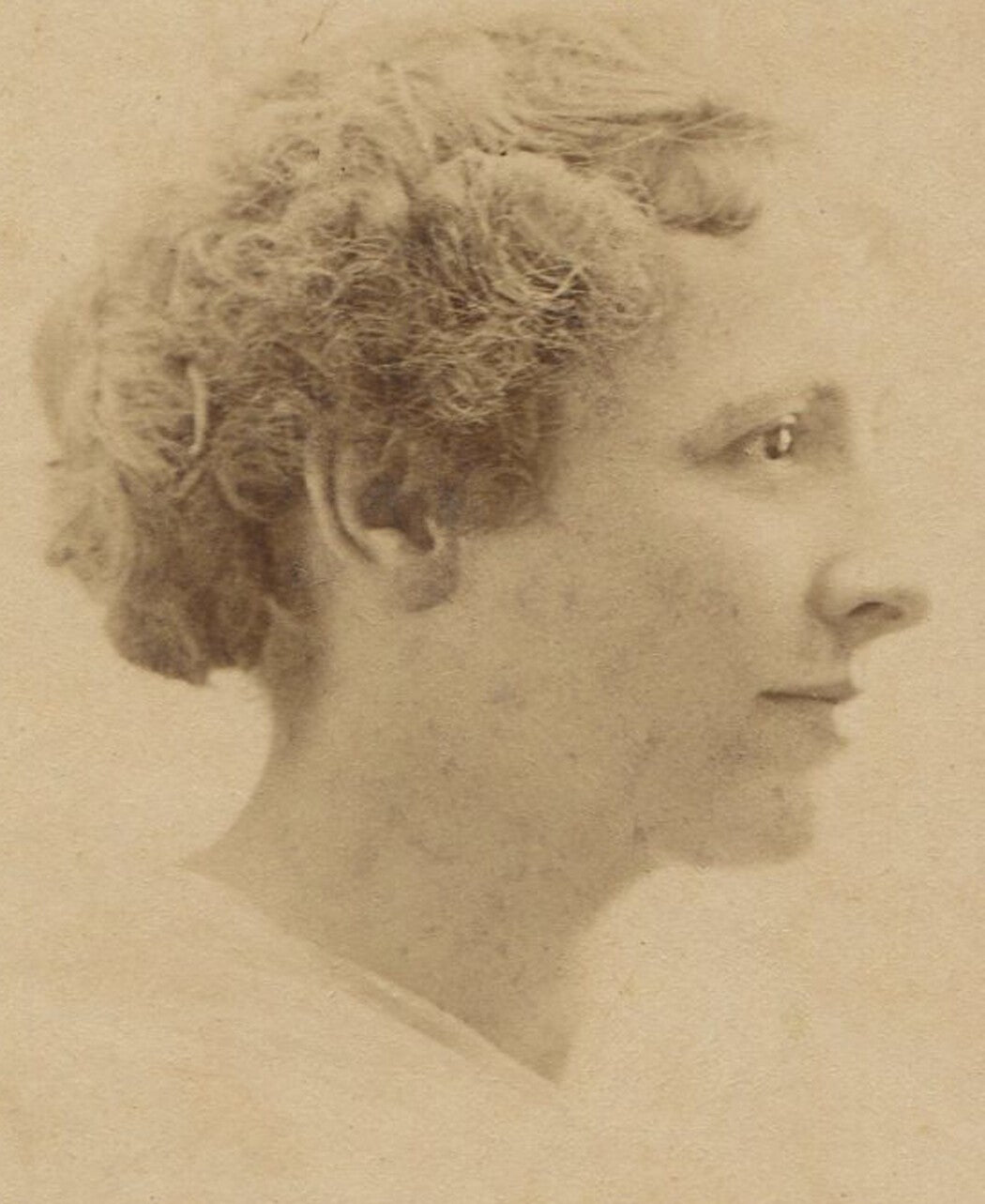 Vintage cabinet card photo: Curly-haired woman mugshot-style portrait, Hillsboro