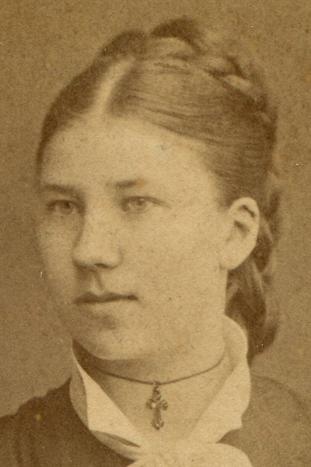 WOMAN WITH CHOKER CRUCIFIX NECKLACES. CDV. ESKILSTUNA, SWEDEN.